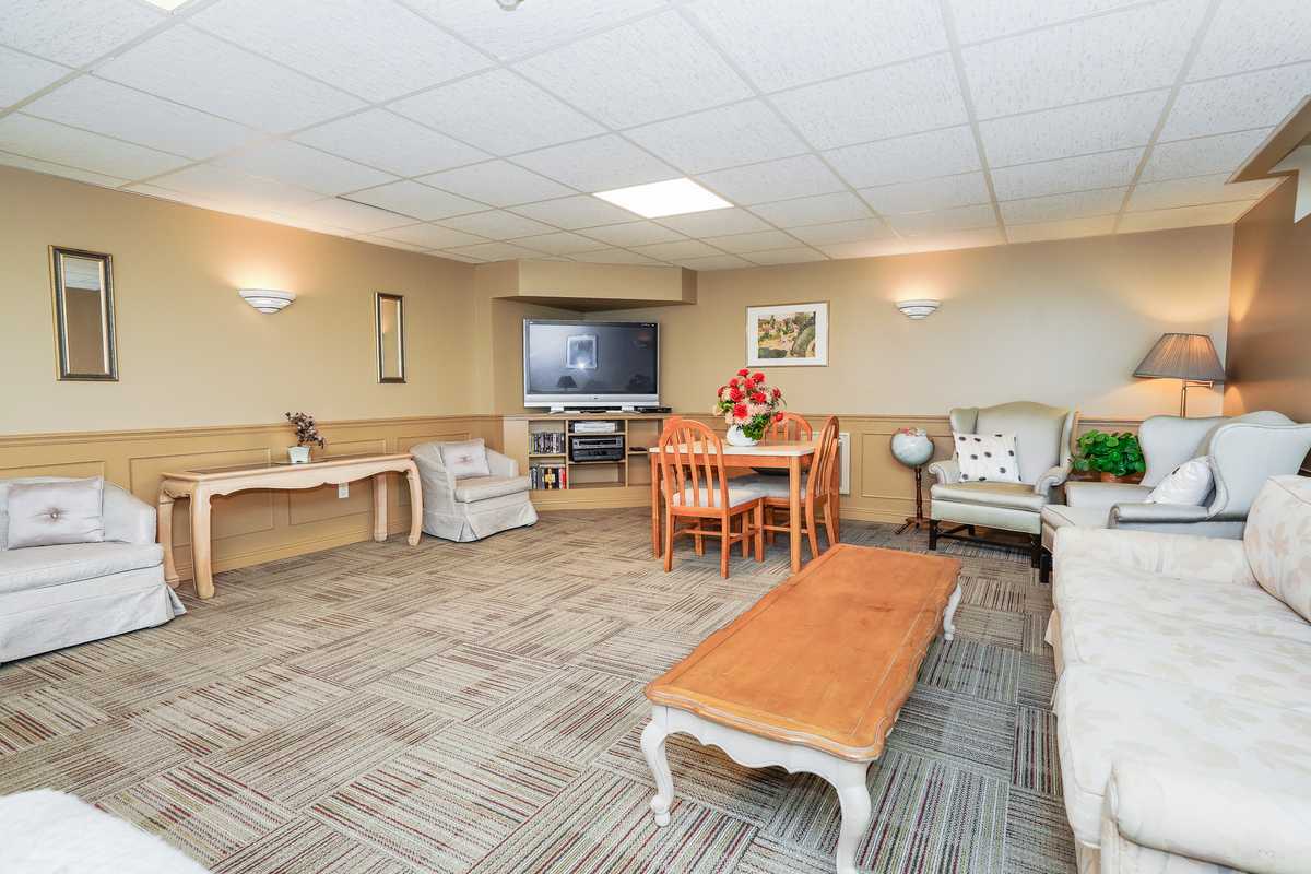 Image two of leisure room