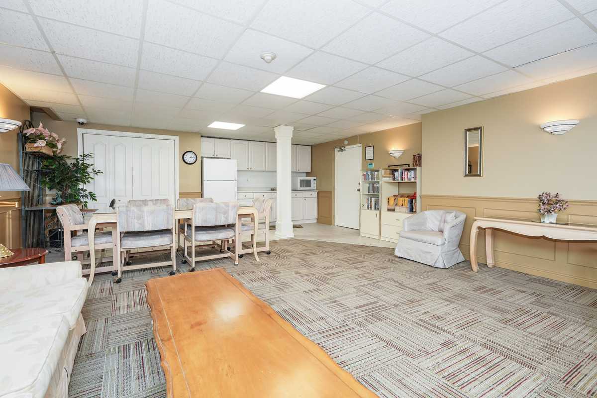 Image three of leisure room